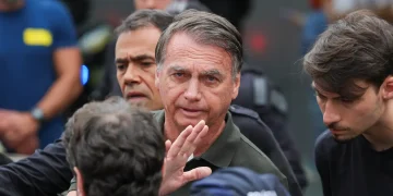 Moraes mantém restrições às visitas de Bolsonaro em prisão domiciliar