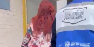 Mulher de 34 anos é presa por aplicar golpe do falso Pix em restaurante de Nilópolis