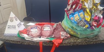 Mulher com oito passagens por furto é presa por roubar produtos em supermercado de Niterói