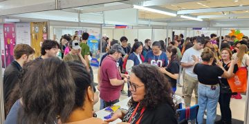 Estudo no exterior mantém forte interesse entre jovens brasileiros, mesmo com altas taxas