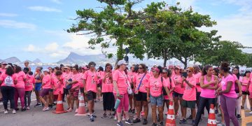 Niterói realiza caminhada pelo Dia da Mulher com foco na prevenção ao câncer de mama