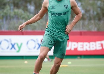 Nonato volta aos treinos e pode atuar na final do Carioca pelo Fluminense