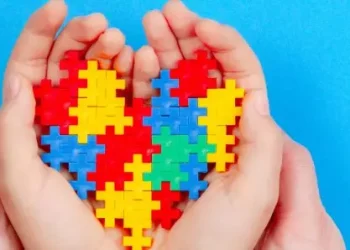 Câmara do Rio aprova programa de moradia assistida para adultos com autismo