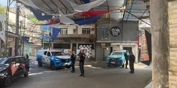 Operação em Niterói desaloja estruturas irregulares e reforça combate ao crime na Vila Ipiranga