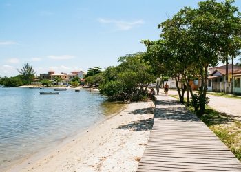 Balneário São Pedro em São Pedro da Aldeia oferece tranquilidade, contato com a Lagoa de Araruama e infraestrutura completa