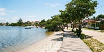 Balneário São Pedro em São Pedro da Aldeia oferece tranquilidade, contato com a Lagoa de Araruama e infraestrutura completa