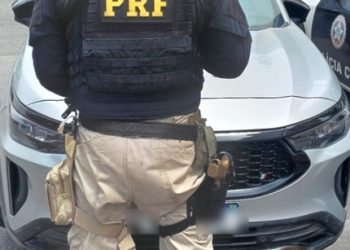PRF recupera carro roubado com placa clonada em Niterói e prende suspeito