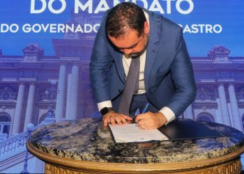 Decreto de Cláudio Castro amplia poderes do secretário de Casa Civil, gerando questionamentos jurídicos