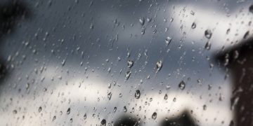 Sistema de baixa pressão provoca chuva forte e rajadas de vento em Niterói, prevê Defesa Civil