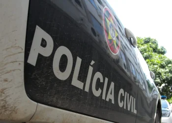 Delegado é detido em operação que investiga suspeita de extorsão e abuso de função pública.