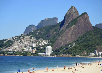 Ipanema lidera entre praias mais procuradas por passageiros de moto no Rio de Janeiro, aponta Uber