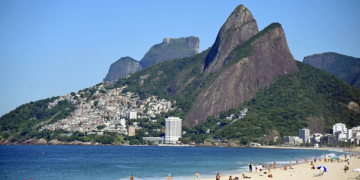 Ipanema lidera entre praias mais procuradas por passageiros de moto no Rio de Janeiro, aponta Uber