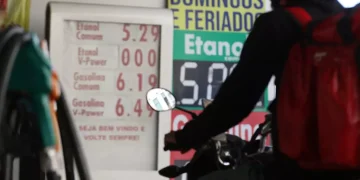 Postos do Rio enfrentam desabastecimento e aumento de preços de combustíveis