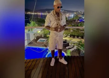 Casa de MC Poze do Rodo é invadida por assaltantes e leva R$ 2 milhões em joias