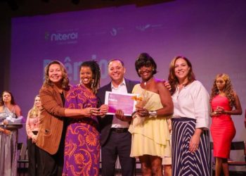 Niterói homenageia 68 servidoras municipais pelo reconhecimento ao trabalho feminino