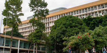 Professor da UFRJ é afastado após denúncias de assédio contra aluna desde 2025