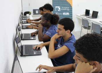 Cabo Frio inaugura centro de ensino a distância com acesso gratuito à internet