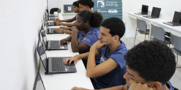 Cabo Frio inaugura centro de ensino a distância com acesso gratuito à internet