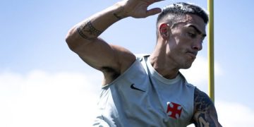 Vasco pode ficar sem Puma Rodriguez contra o Coritiba por convocação à seleção do Uruguai
