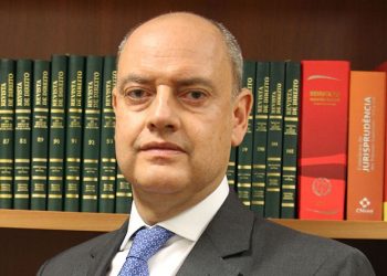 Ricardo Couto de Castro assume interinamente o governo do Rio até eleição na Alerj