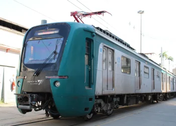 SuperVia reforça viagens de trem para atender torcedores no jogo do Flamengo no Maracanã