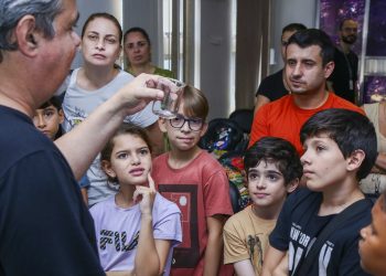 Instituto Vital Brazil promove experiências científicas gratuitas em projeto mensal na sede de Niterói