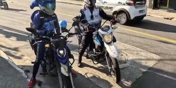 Motociclista vestido de Sonic é abordado por segurança e liberado sem irregularidades em Niterói