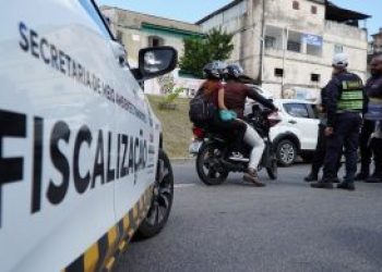 Operação combate veículos irregulares em bairros de São Gonçalo