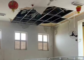 Escola de Niterói permanece interditada após desabamento e problemas estruturais desde 2023