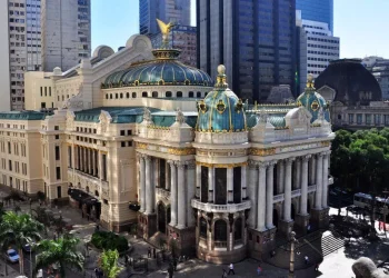 Theatro Municipal do Rio abre inscrições para masterclass gratuita com cantor francês