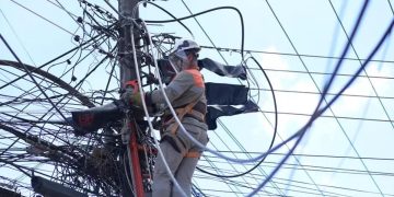 Aumento de furtos de energia no Rio de Janeiro leva mais de 100 pessoas à prisão em 2025