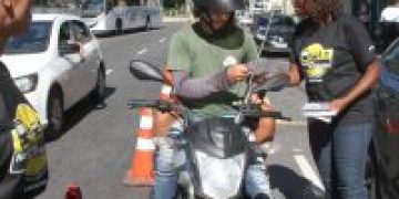 Semmatran e Honda instalam antenas gratuitas em motos para evitar acidentes com linhas cortantes
