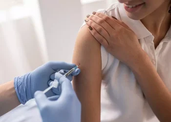 Alerj realiza campanha gratuita de vacinação contra o HPV para adolescentes no Rio