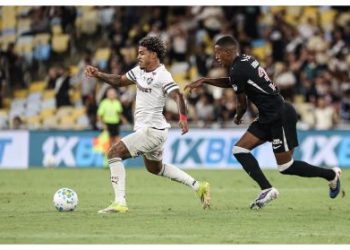 Vasco vira sobre o Fluminense nos minutos finais e afasta-se do rebaixamento