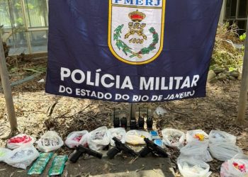 Três pessoas morreram após um ataque a tiros em São Gonçalo. Polícia investiga motivação e busca identificar responsáveis.