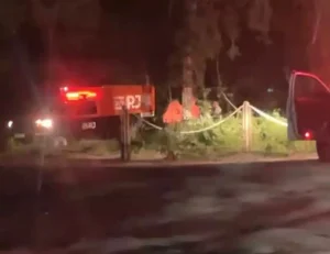 Corpo de homem é localizado no Canal de Bambuí em Maricá e caso mobiliza equipes de resgate e autoridades para investigação.