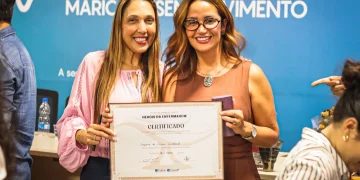 Enfermeira de Maricá é homenageada na premiação “Heróis da Enfermagem 2026”