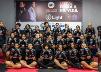 Instituto Irmãos Nogueira distribui uniformes e equipamentos para alunos do projeto Luta: Escola da Vida