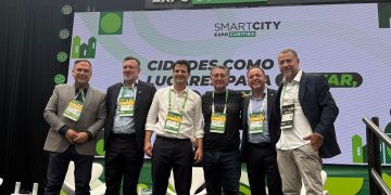 Prefeito de Niterói destaca avanços em cidades inteligentes durante evento em Curitiba