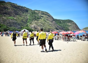 Operação de fiscalização em Niterói resulta em mais de 4 mil multas e veículos rebocados