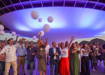 Prefeito de Niterói homenageia Tânia Rodrigues, defensora dos direitos das pessoas com deficiência