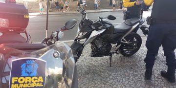 Polícia do Rio recupera motocicleta roubada na Avenida Presidente Vargas