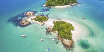 Angra dos Reis: região com mais de 365 ilhas destaca-se pelo turismo sustentável e paisagens costeiras
