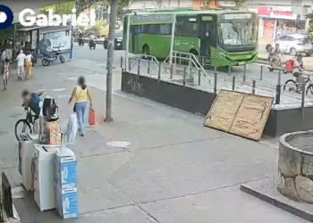 Vídeo revela manobra de ônibus antes de atropelar mãe e filho na Tijuca