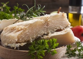 Preço do bacalhau em 2026: dicas para economizar na refeição de Semana Santa