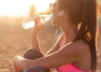 Importância da rotina e estratégias eficazes para manter o corpo hidratado ao longo do dia