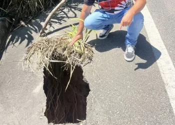 Trecho da RJ-106 na Serra do Mato Grosso apresenta risco de deslizamento e trafegabilidade precária