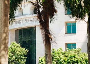 Câmara do Rio homenageia segmento de locação por temporada por contribuição ao turismo