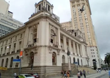 Audiência na Câmara do Rio discute vulnerabilidade de mulheres em ocupações e moradia popular