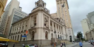 Audiência na Câmara do Rio discute vulnerabilidade de mulheres em ocupações e moradia popular